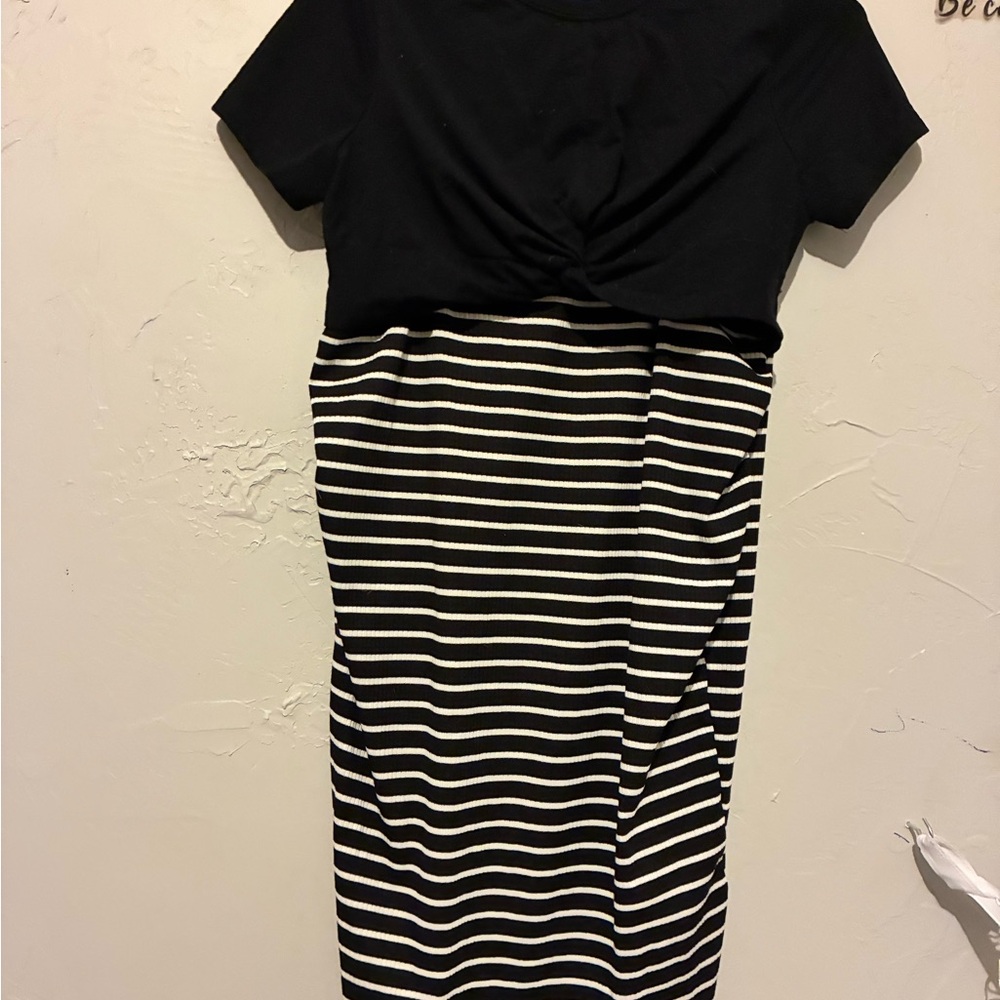 SHEIN Contrast Stripe Nursing Maternity Casual Crew Neck Short Sleeve Dress